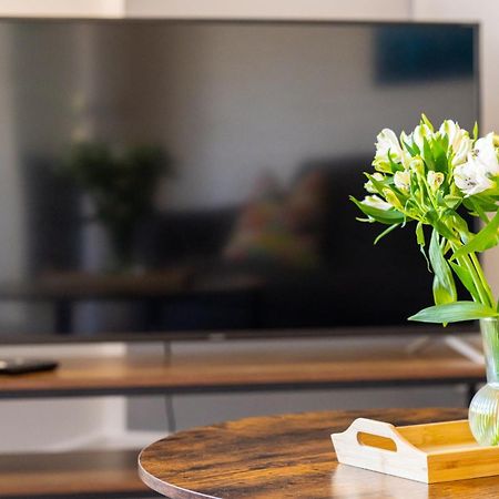 Central Serviced Apartments - 2 Bedroom - Free Street Parking - Fast Wifi - Smart Tvs In All Rooms - Ground Level - Family Neighbourhood - 3 X Double Beds - Heating 24-7 - Trade Stays - Weekly & Monthly Offers Dundee Dış mekan fotoğraf