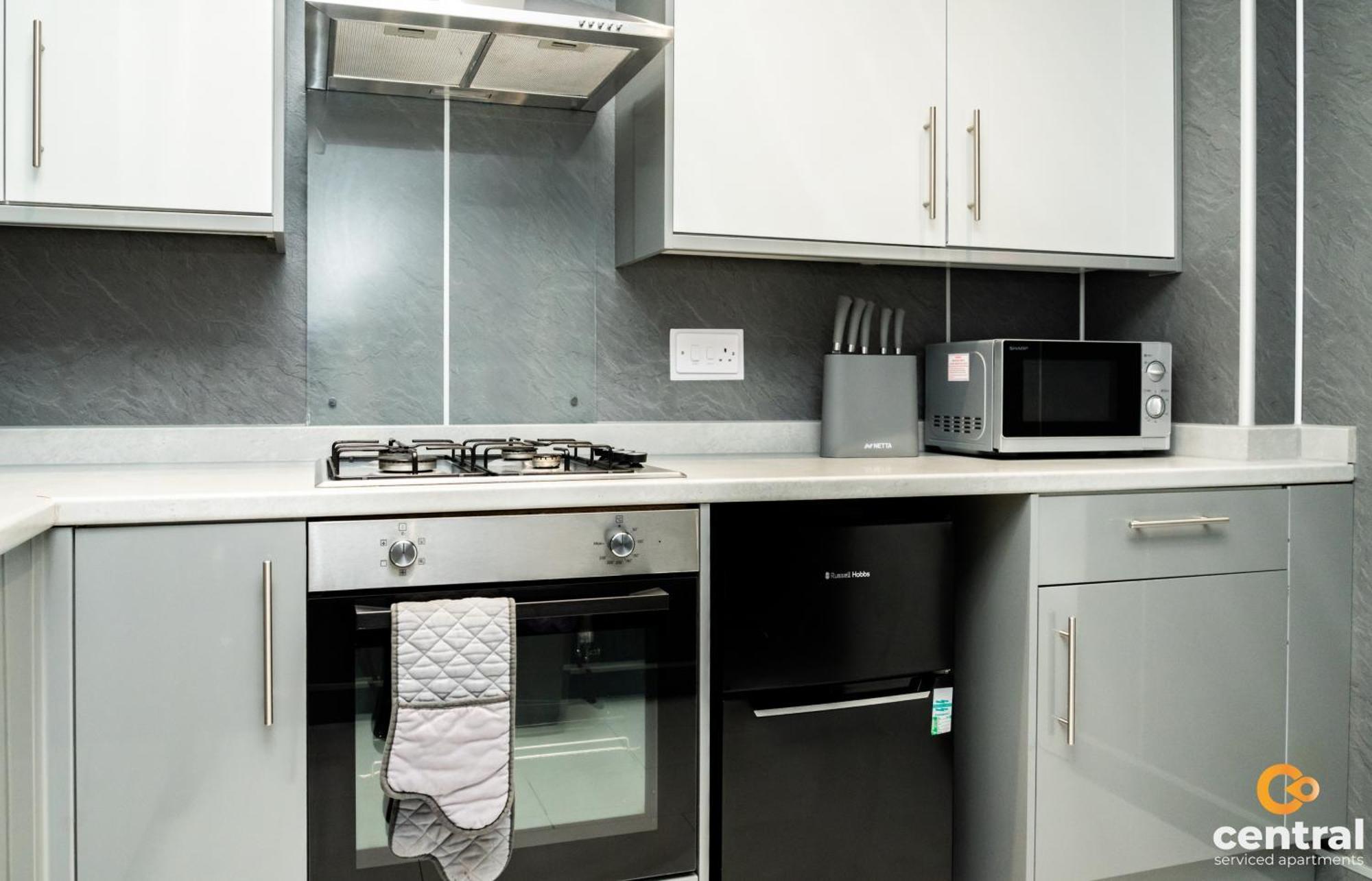 Central Serviced Apartments - 2 Bedroom - Free Street Parking - Fast Wifi - Smart Tvs In All Rooms - Ground Level - Family Neighbourhood - 3 X Double Beds - Heating 24-7 - Trade Stays - Weekly & Monthly Offers Dundee Dış mekan fotoğraf