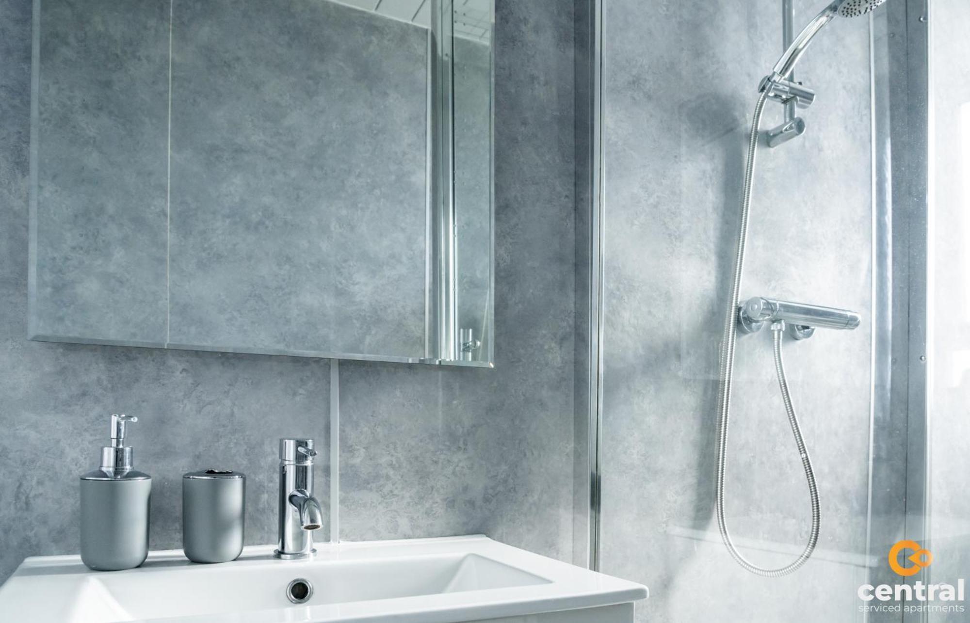 Central Serviced Apartments - 2 Bedroom - Free Street Parking - Fast Wifi - Smart Tvs In All Rooms - Ground Level - Family Neighbourhood - 3 X Double Beds - Heating 24-7 - Trade Stays - Weekly & Monthly Offers Dundee Dış mekan fotoğraf