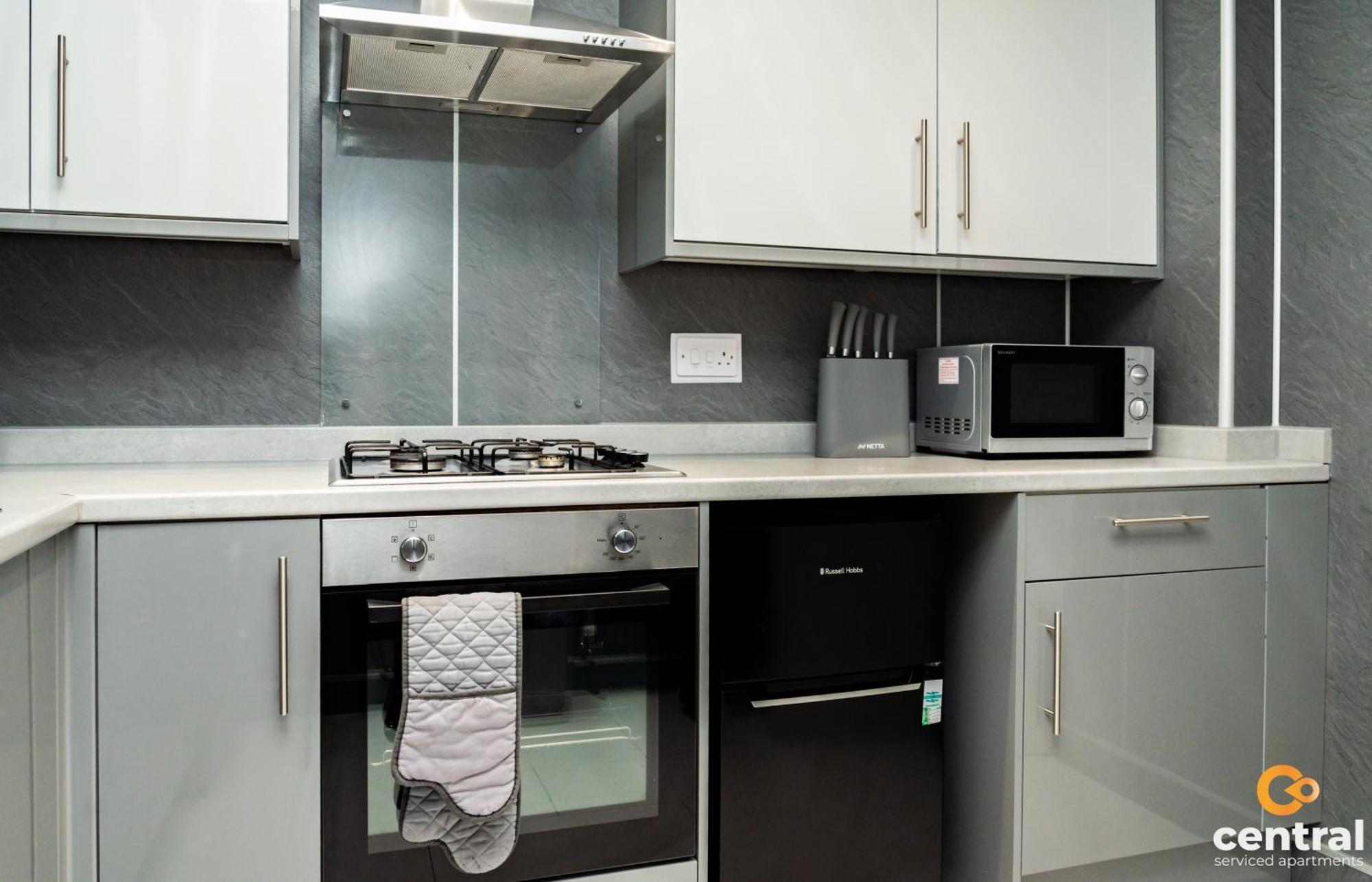 Central Serviced Apartments - 2 Bedroom - Free Street Parking - Fast Wifi - Smart Tvs In All Rooms - Ground Level - Family Neighbourhood - 3 X Double Beds - Heating 24-7 - Trade Stays - Weekly & Monthly Offers Dundee Dış mekan fotoğraf
