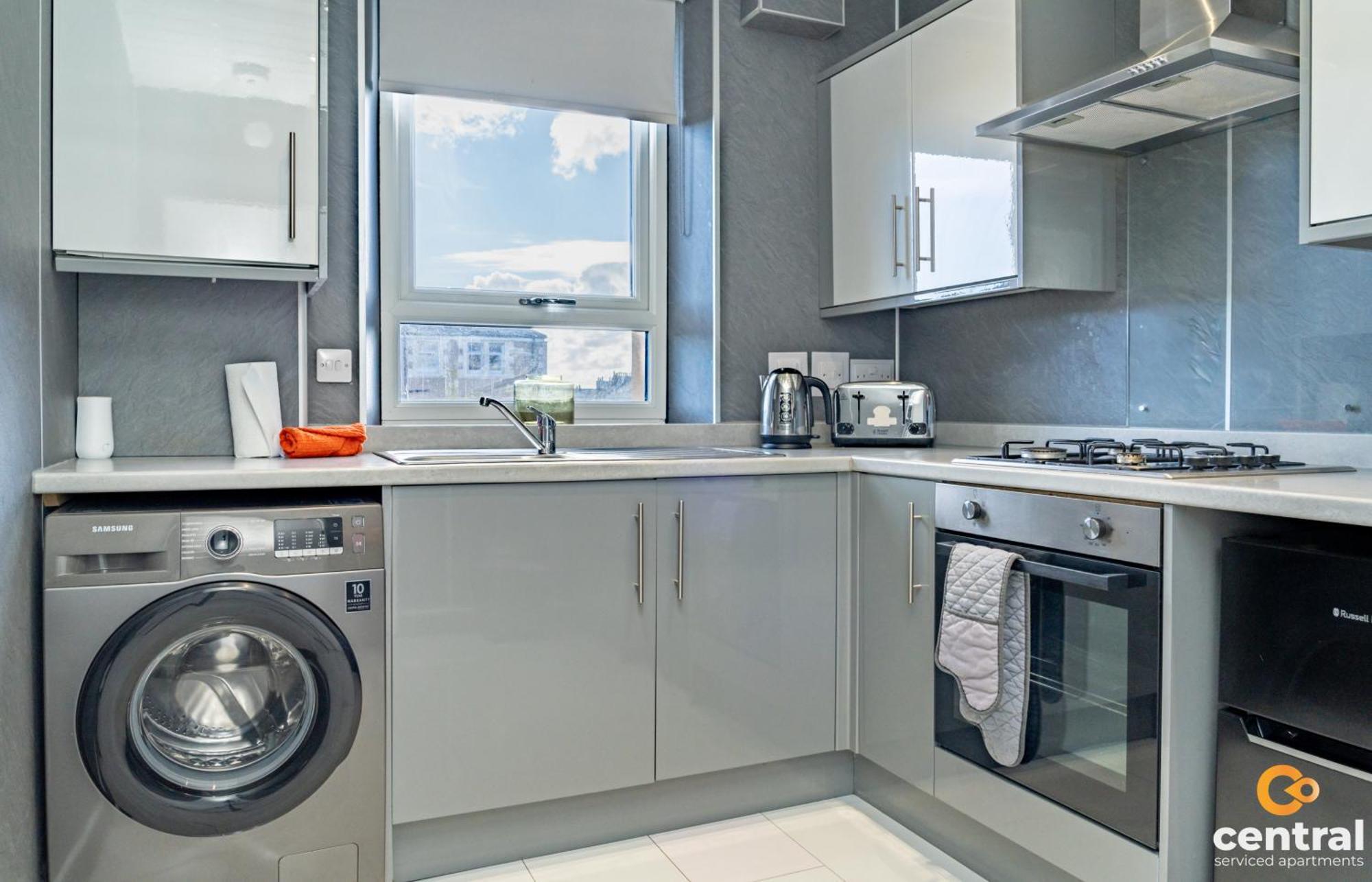 Central Serviced Apartments - 2 Bedroom - Free Street Parking - Fast Wifi - Smart Tvs In All Rooms - Ground Level - Family Neighbourhood - 3 X Double Beds - Heating 24-7 - Trade Stays - Weekly & Monthly Offers Dundee Dış mekan fotoğraf