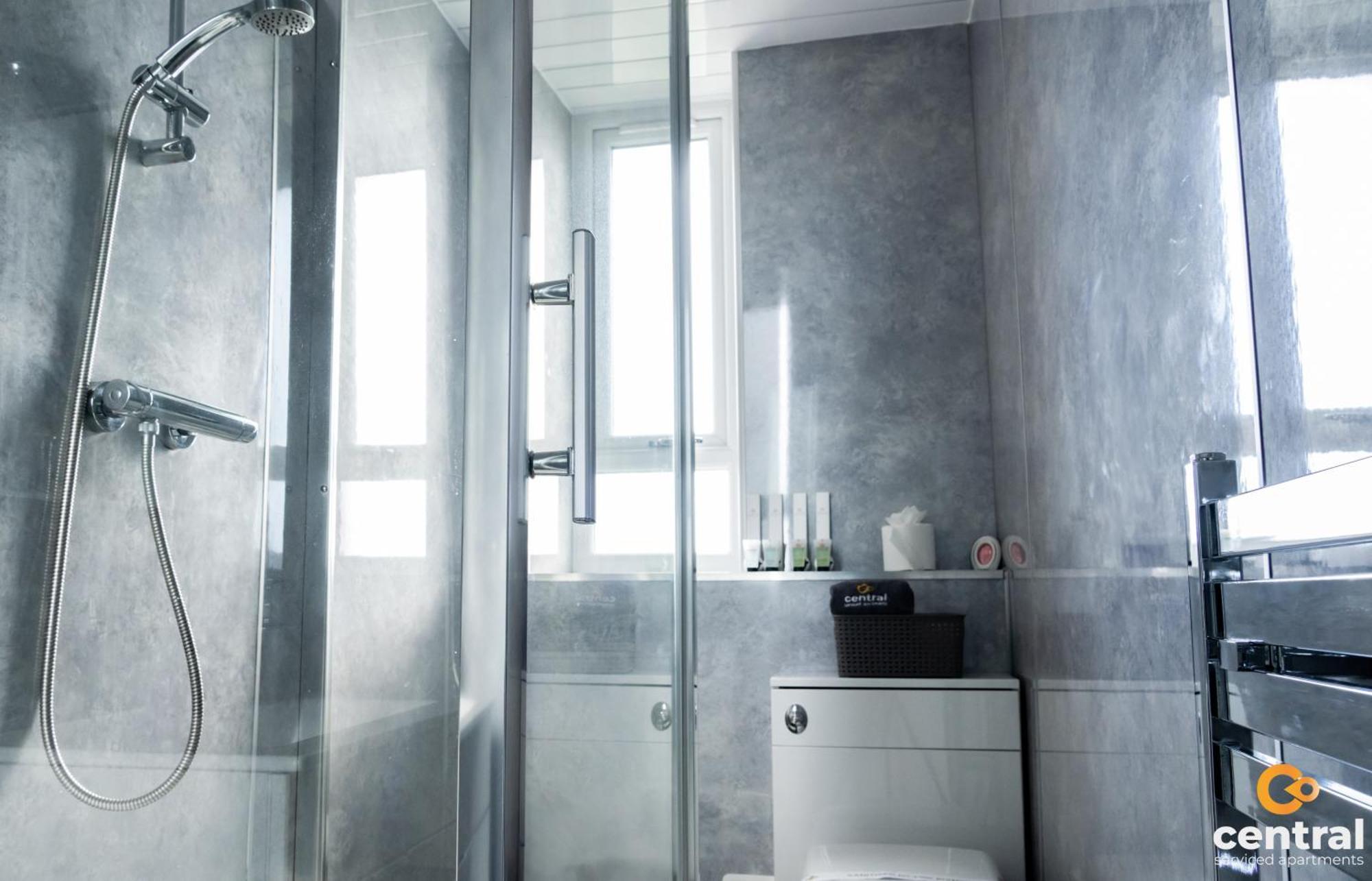 Central Serviced Apartments - 2 Bedroom - Free Street Parking - Fast Wifi - Smart Tvs In All Rooms - Ground Level - Family Neighbourhood - 3 X Double Beds - Heating 24-7 - Trade Stays - Weekly & Monthly Offers Dundee Dış mekan fotoğraf