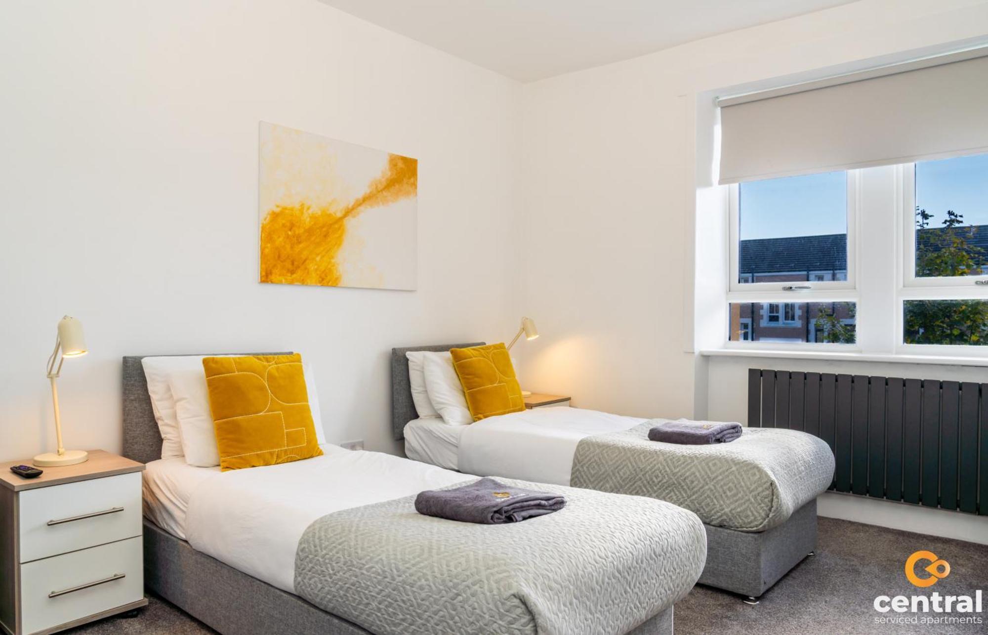 Central Serviced Apartments - 2 Bedroom - Free Street Parking - Fast Wifi - Smart Tvs In All Rooms - Ground Level - Family Neighbourhood - 3 X Double Beds - Heating 24-7 - Trade Stays - Weekly & Monthly Offers Dundee Dış mekan fotoğraf