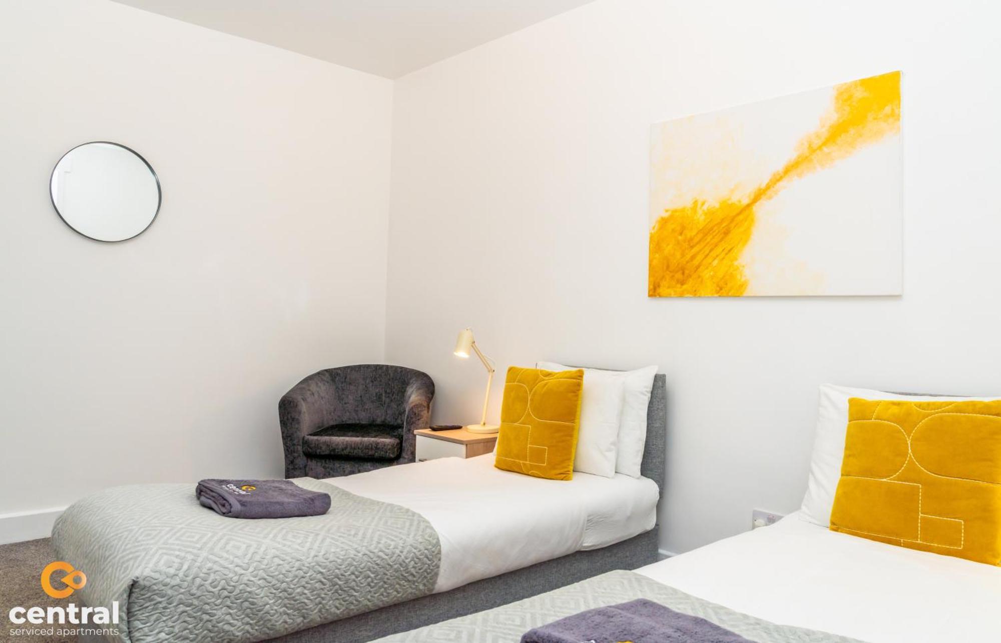 Central Serviced Apartments - 2 Bedroom - Free Street Parking - Fast Wifi - Smart Tvs In All Rooms - Ground Level - Family Neighbourhood - 3 X Double Beds - Heating 24-7 - Trade Stays - Weekly & Monthly Offers Dundee Dış mekan fotoğraf