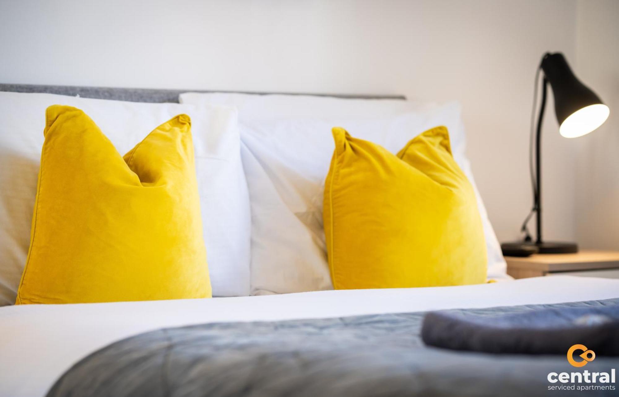 Central Serviced Apartments - 2 Bedroom - Free Street Parking - Fast Wifi - Smart Tvs In All Rooms - Ground Level - Family Neighbourhood - 3 X Double Beds - Heating 24-7 - Trade Stays - Weekly & Monthly Offers Dundee Dış mekan fotoğraf