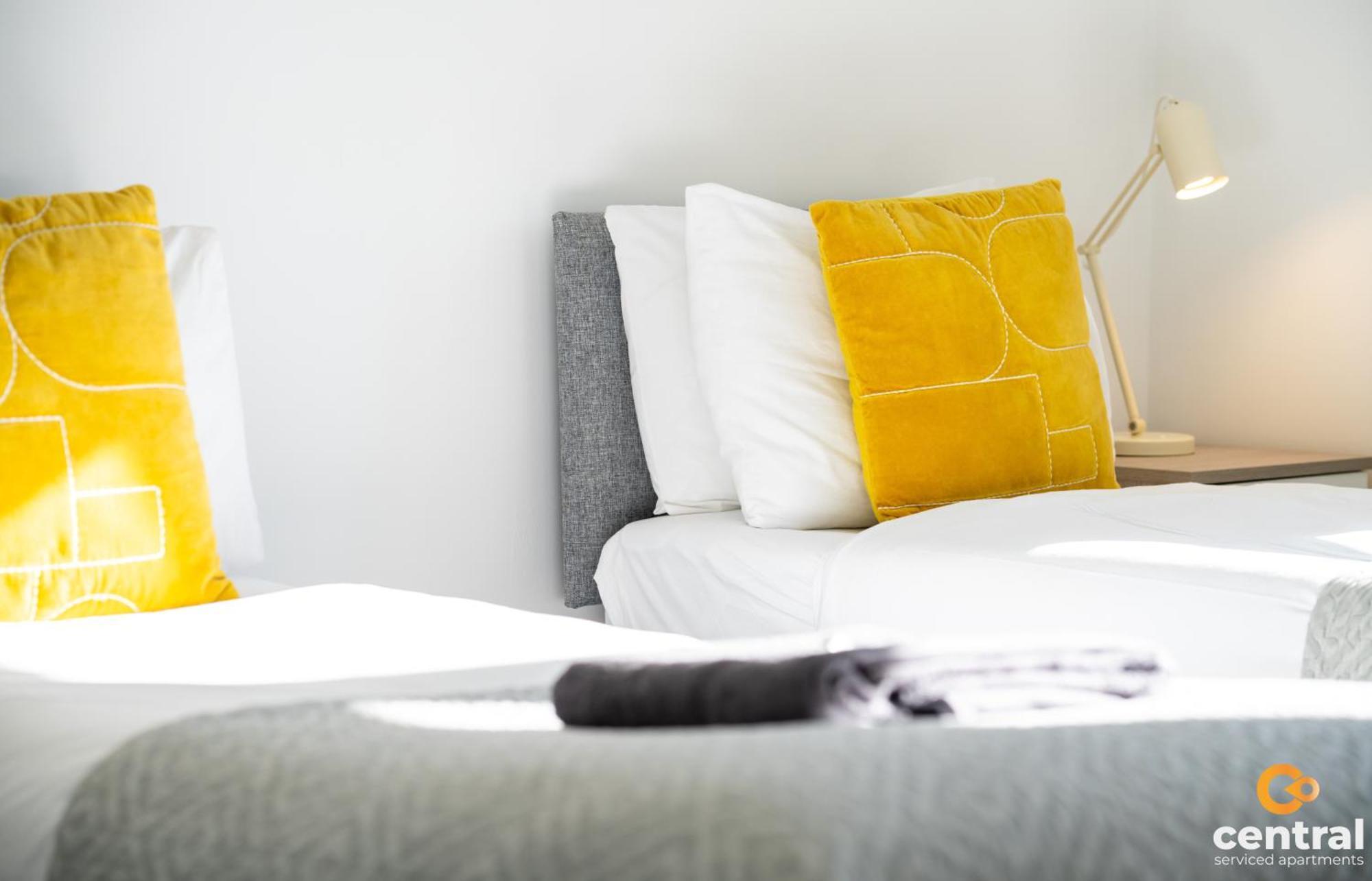 Central Serviced Apartments - 2 Bedroom - Free Street Parking - Fast Wifi - Smart Tvs In All Rooms - Ground Level - Family Neighbourhood - 3 X Double Beds - Heating 24-7 - Trade Stays - Weekly & Monthly Offers Dundee Dış mekan fotoğraf